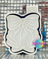 Clamshell w/ Bow